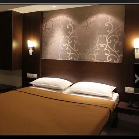 Hotel Aashraya Mysore Buitenkant foto