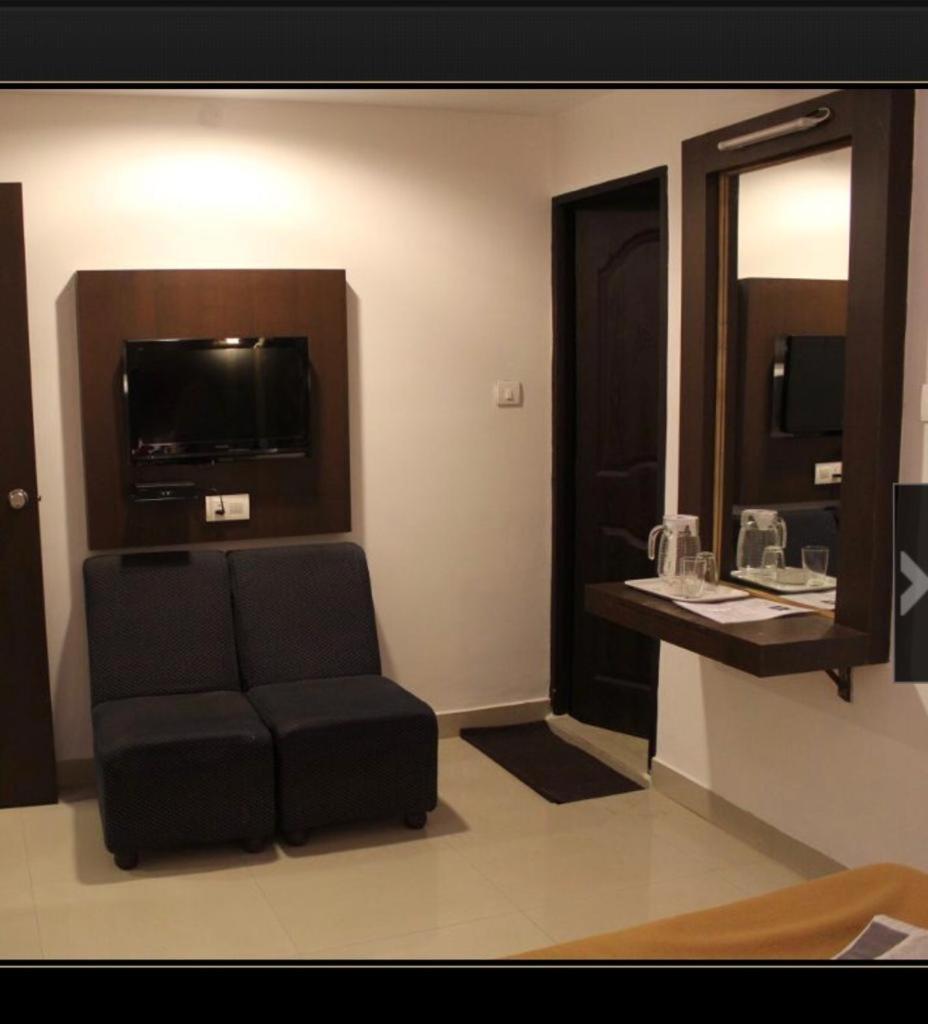 Hotel Aashraya Mysore Buitenkant foto